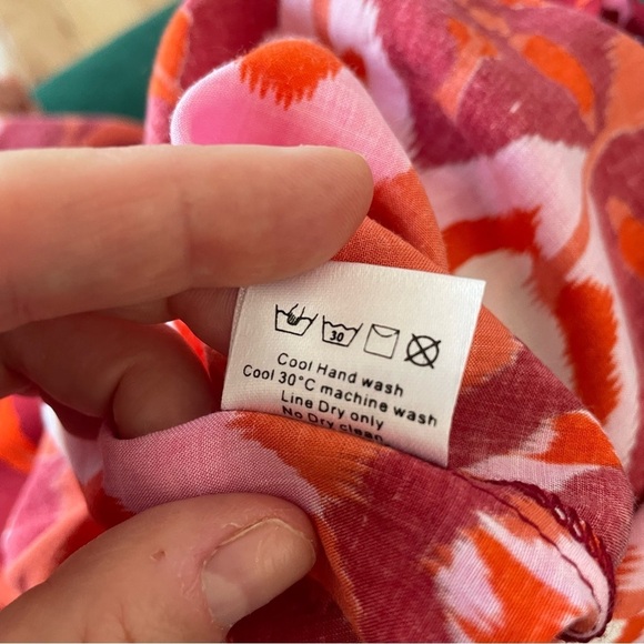 Feather & Find Ruffle Trim Tie V-Neck Red Multi Printed Rayon Paradiso Top EUC S - Picture 7 of 9